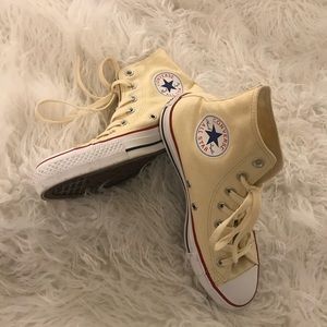 High Top Cream Converse - Chuck Taylor’s